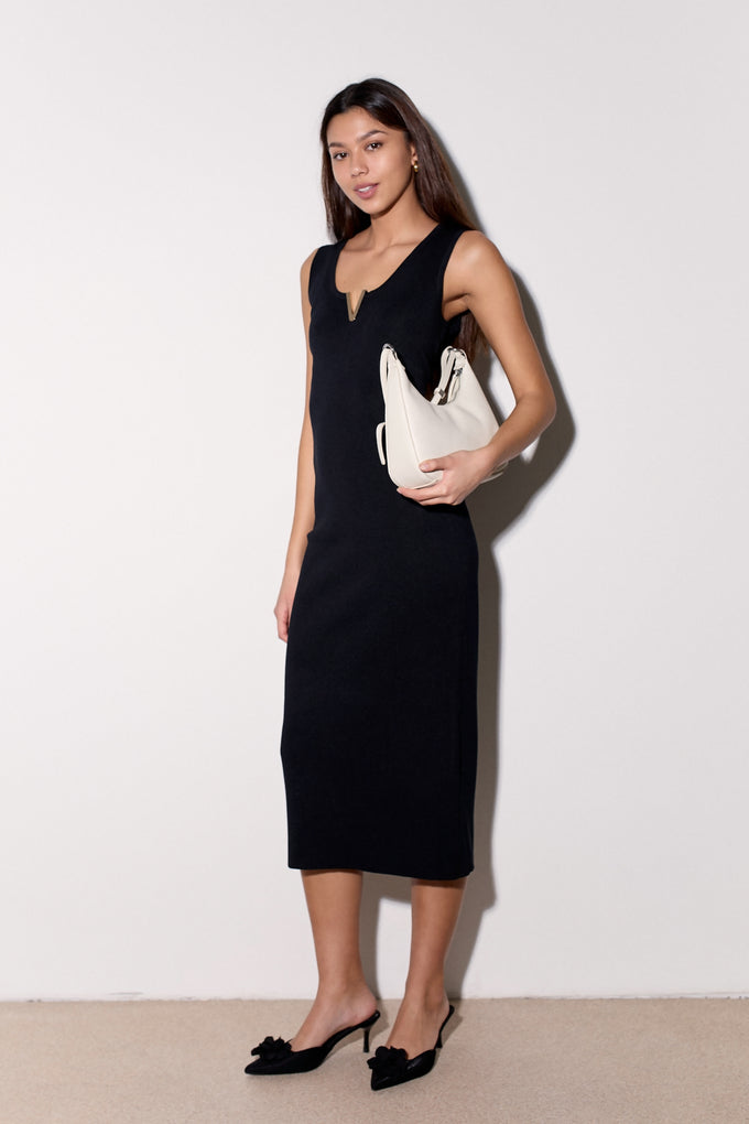 שמלת אבזם וי