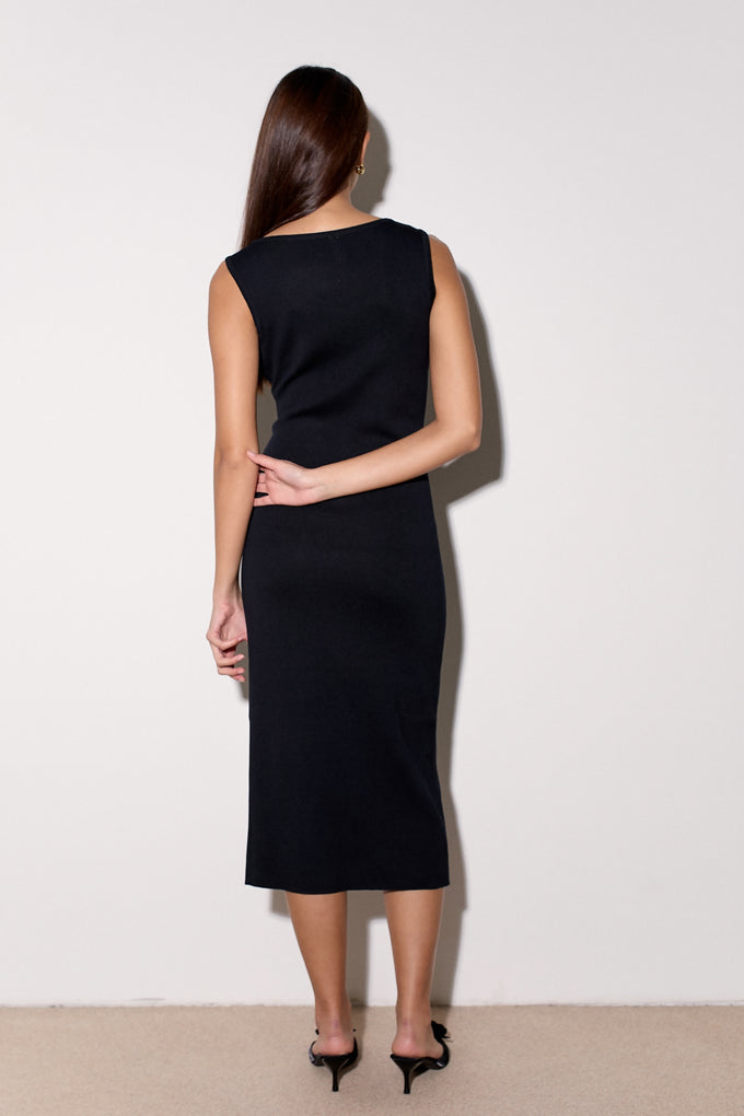 שמלת אבזם וי