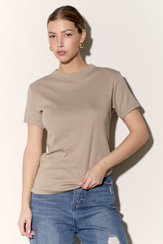 חולצת ניקי פיינריב תפר בגב