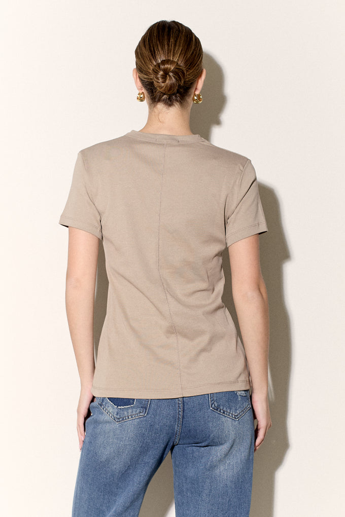 חולצת ניקי פיינריב תפר בגב