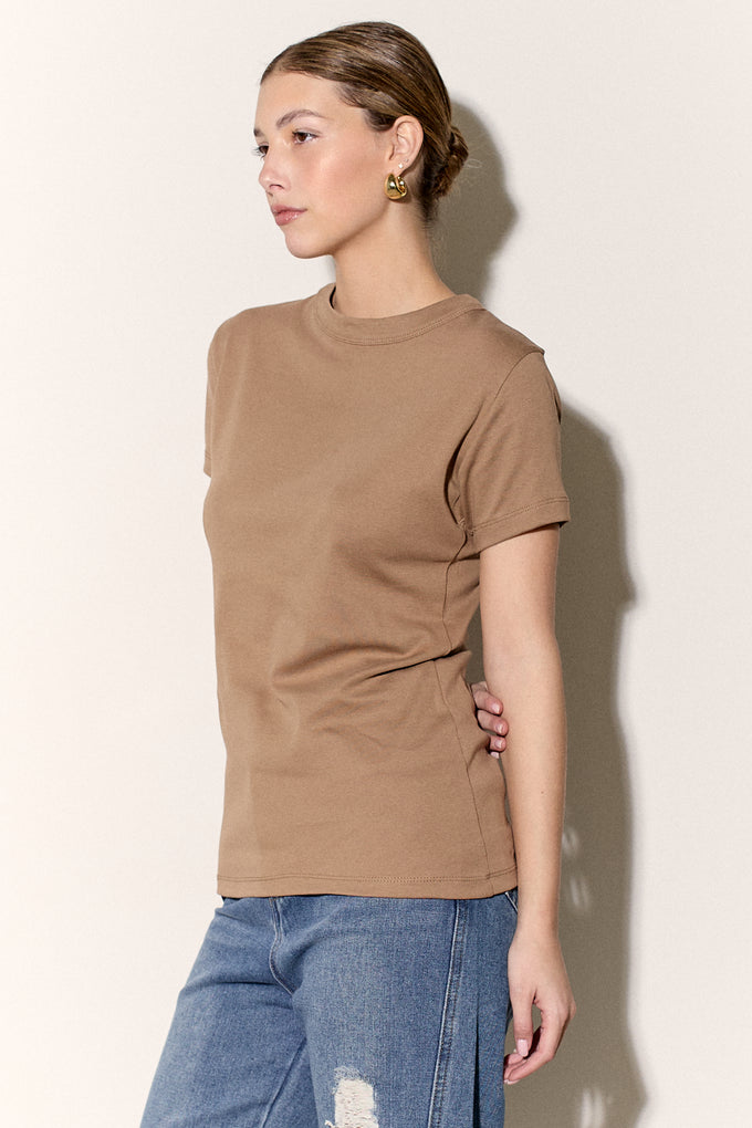 חולצת ניקי פיינריב תפר בגב