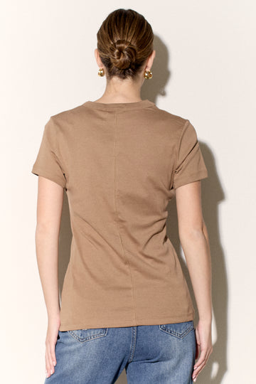 חולצת ניקי פיינריב תפר בגב