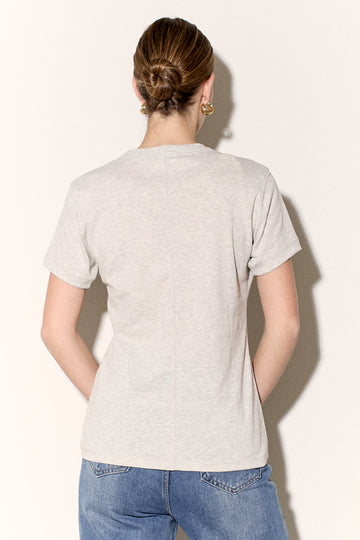 חולצת ניקי פיינריב תפר בגב