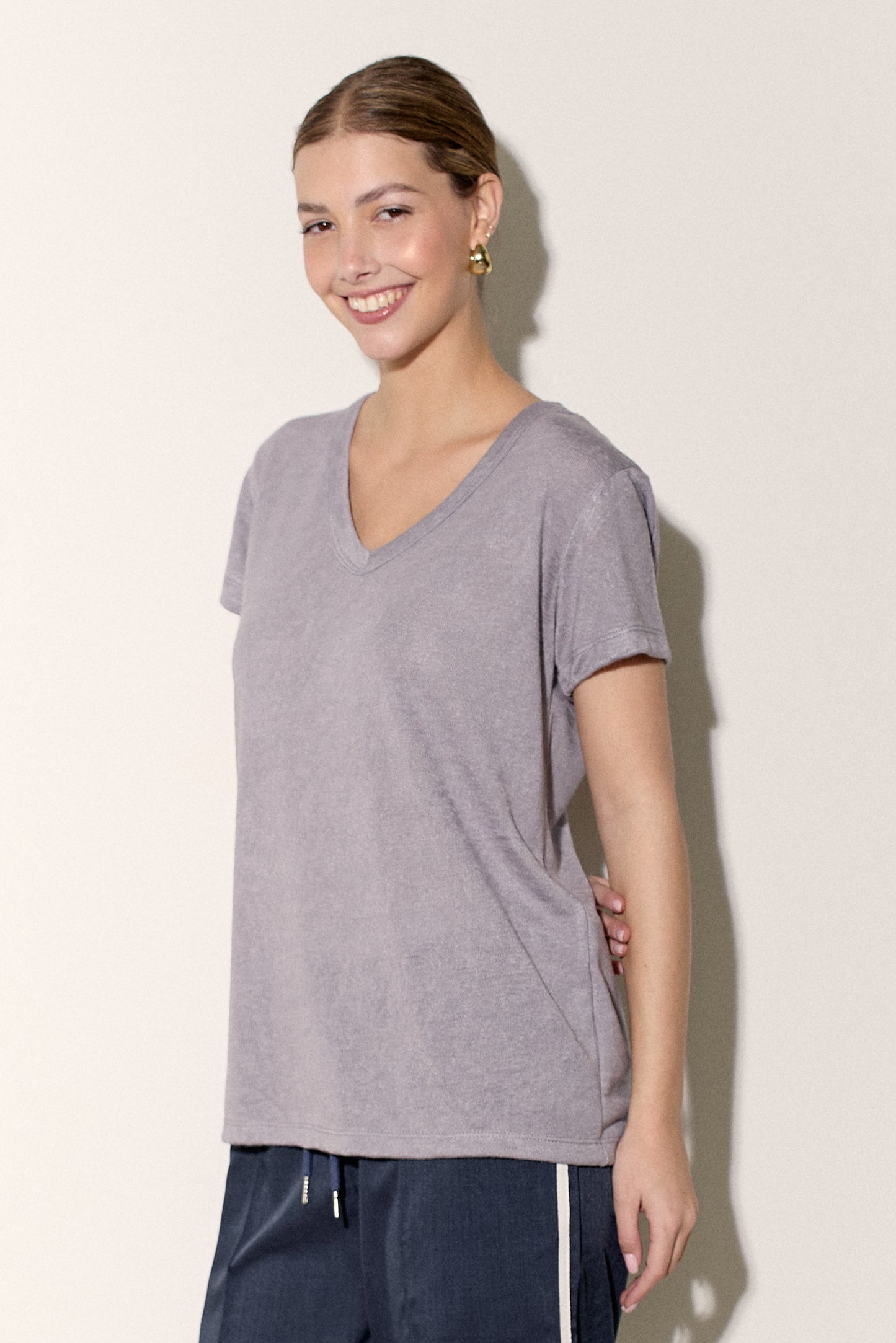 חולצת וי סלאב מוס