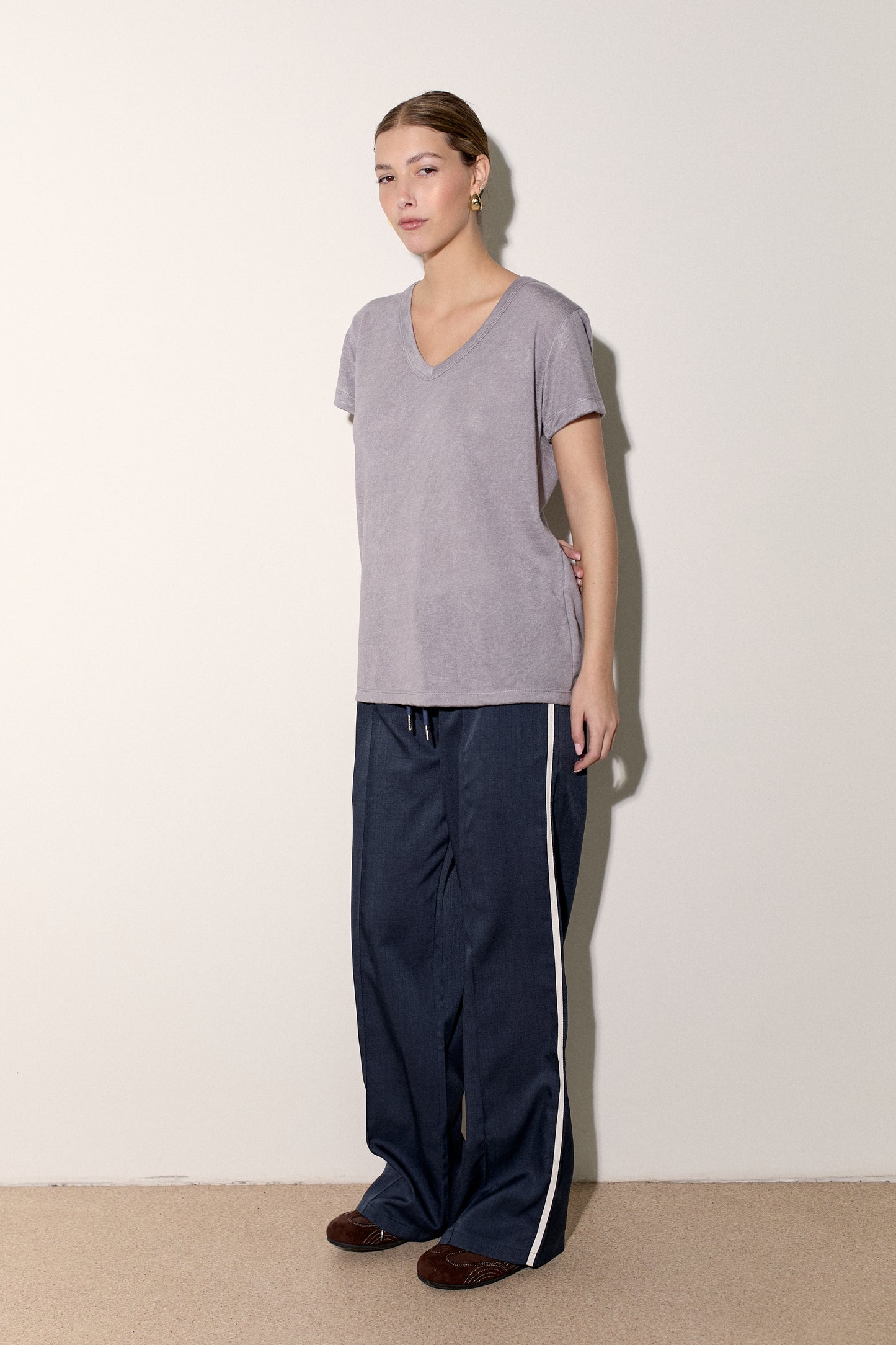 חולצת וי סלאב מוס