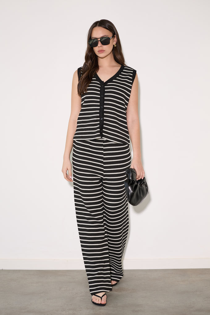 חליפת ווסט אמיליה