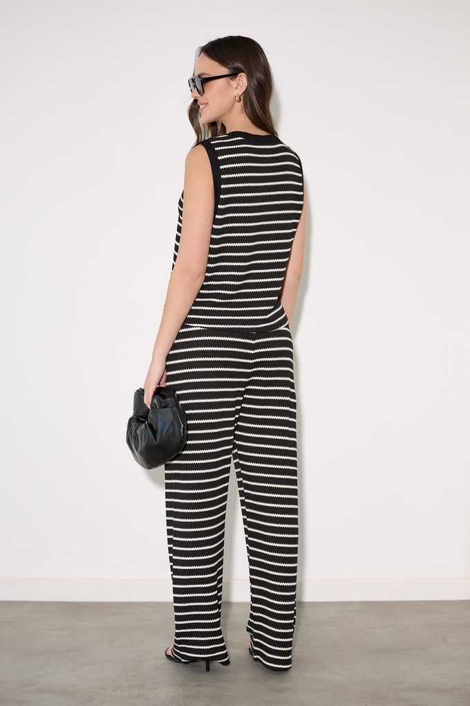 חליפת ווסט אמיליה