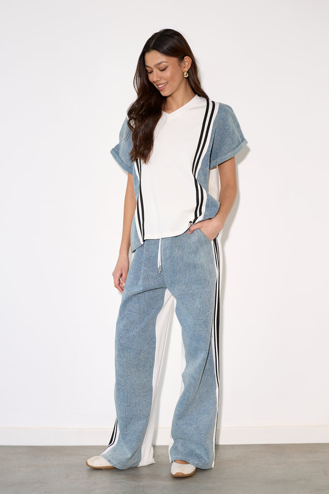 חליפת וי שילוב ג'ינס