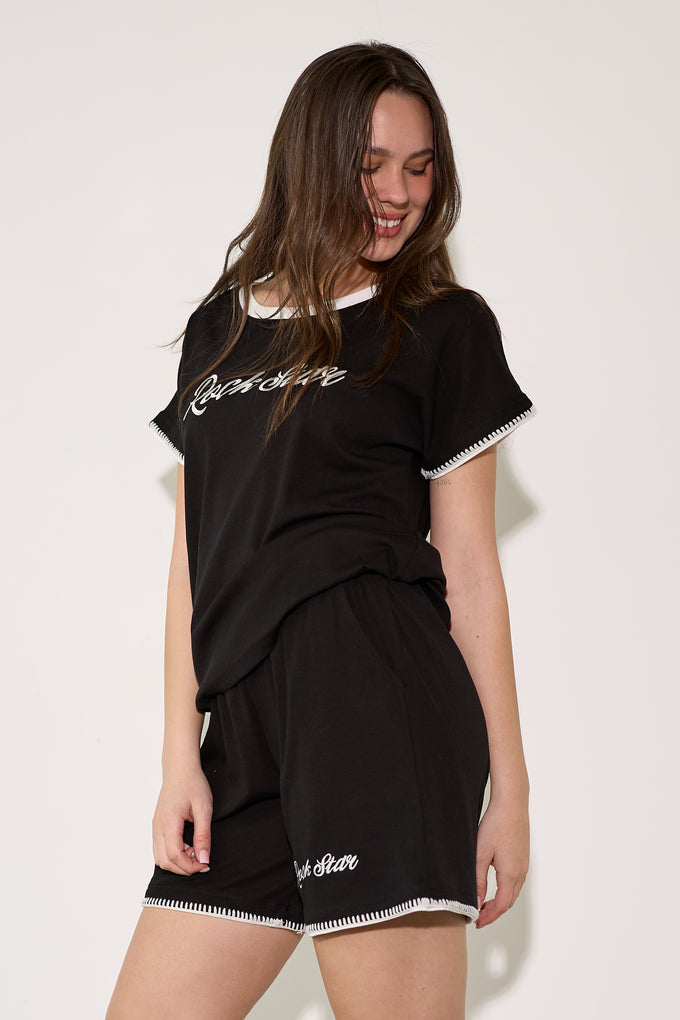 חליפת שורט ריקמה