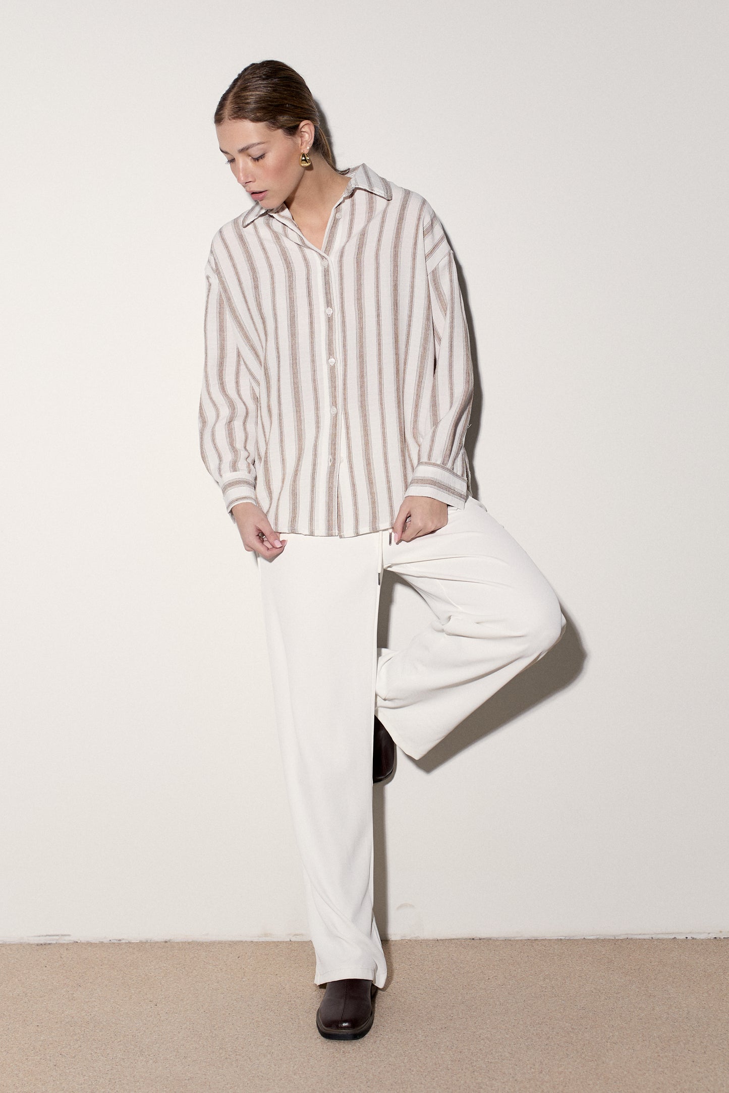 מכופתרת פשתן ג'יימס