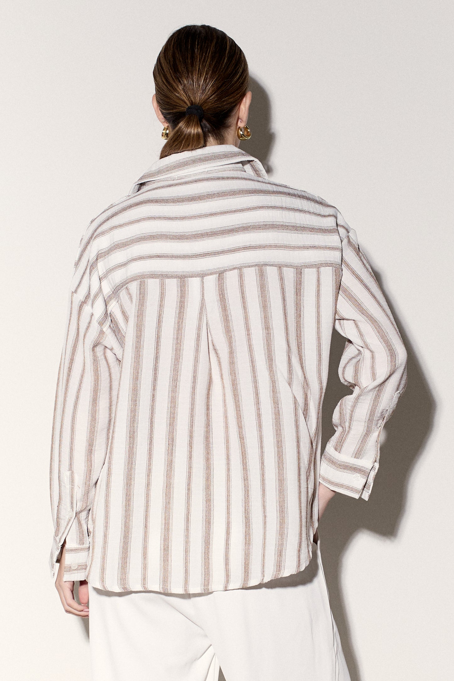 מכופתרת פשתן ג'יימס