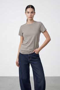 חולצת ניקי פיינריב תפר בגב