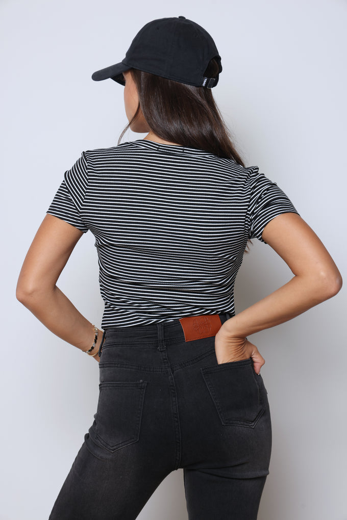 חולצת וי ריב פסים