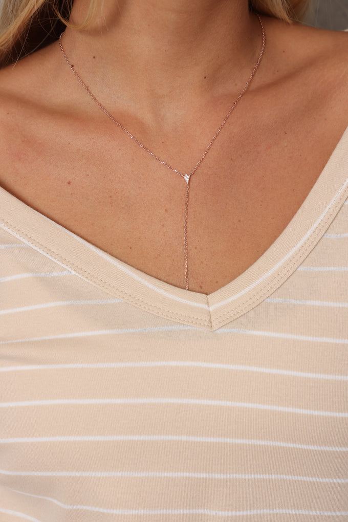 חולצת וי עמוק במגע רך פסים