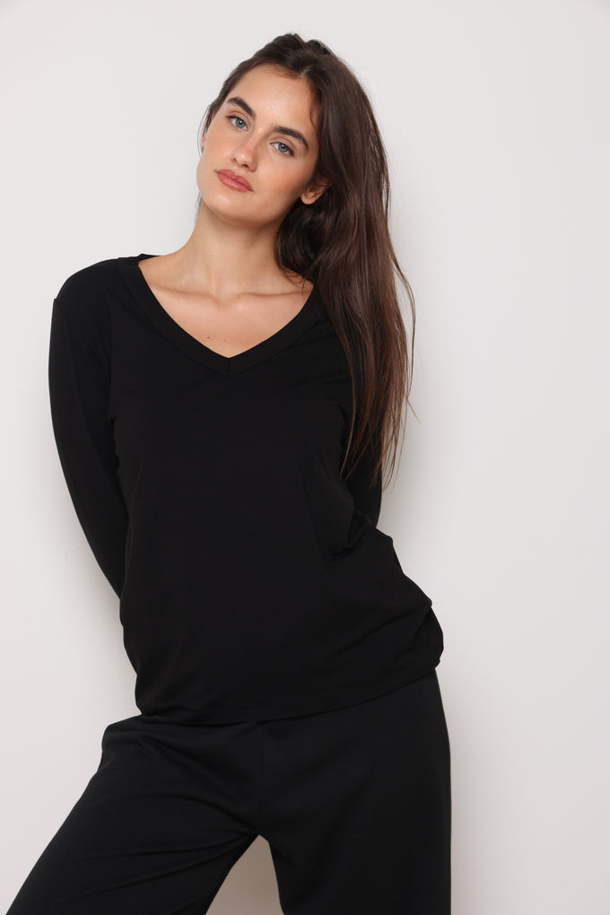 חולצת וי צווארון עבה