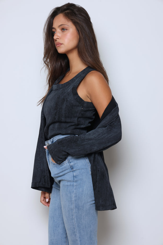 עליונית בשילוב גופייה מבד ריב סטון וואש