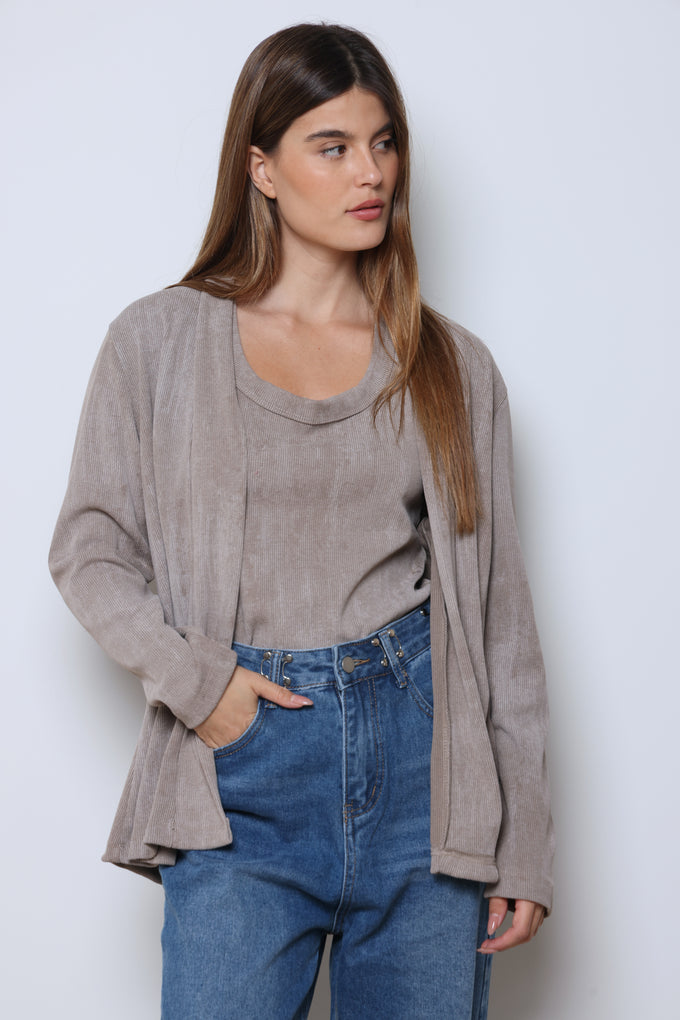 עליונית בשילוב גופייה מבד ריב סטון וואש