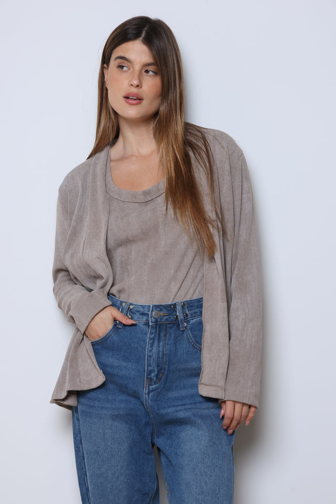 עליונית בשילוב גופייה מבד ריב סטון וואש