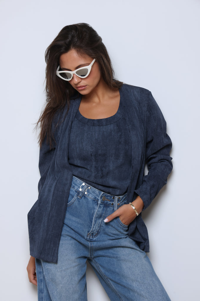 עליונית בשילוב גופייה מבד ריב סטון וואש