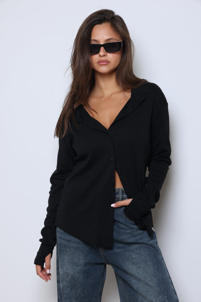 חולצת פיינריב מכופתרת גזורה