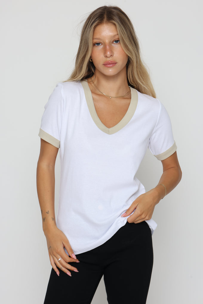 חולצת וי ליבי לבן בז'