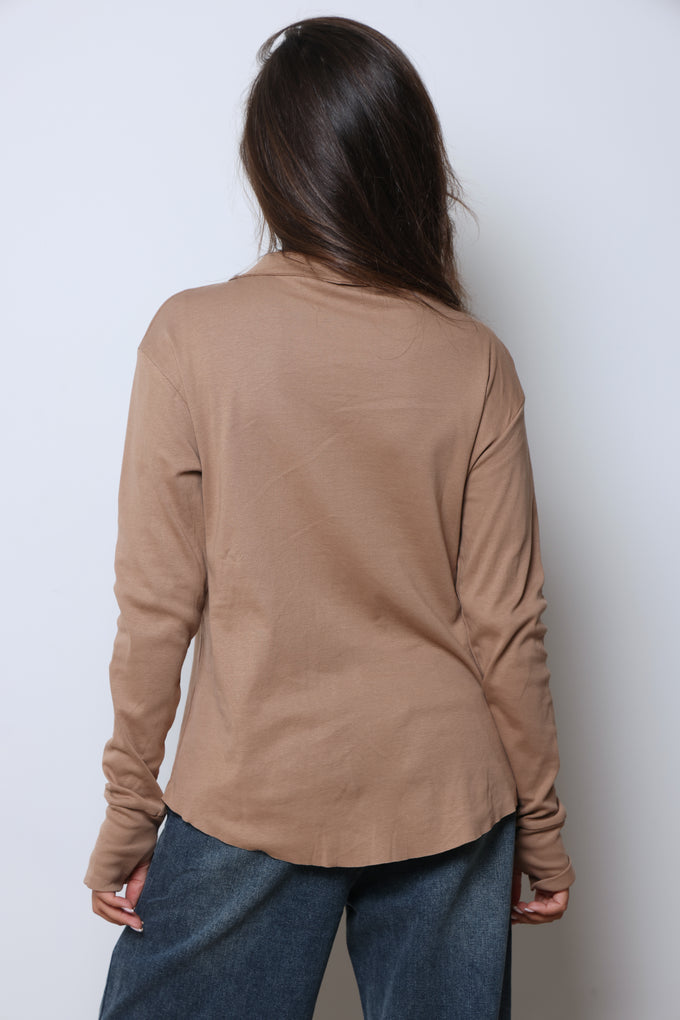 חולצת פיינריב מכופתרת גזורה