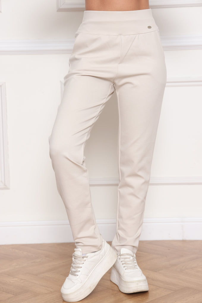 מכנסיים מחטבים חגורה גבוהה