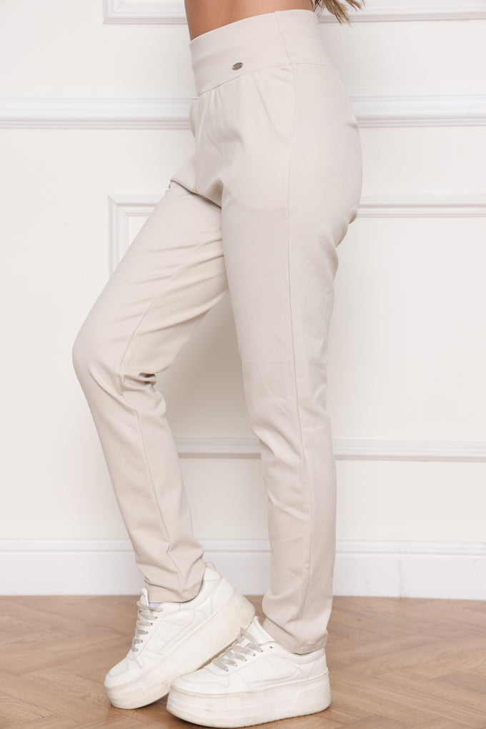 מכנסיים מחטבים חגורה גבוהה