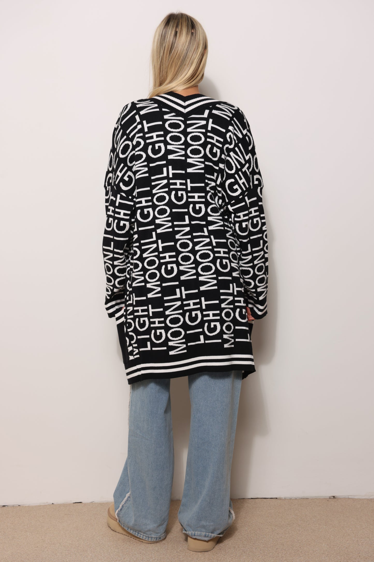 קרדיגן סריג אותיות