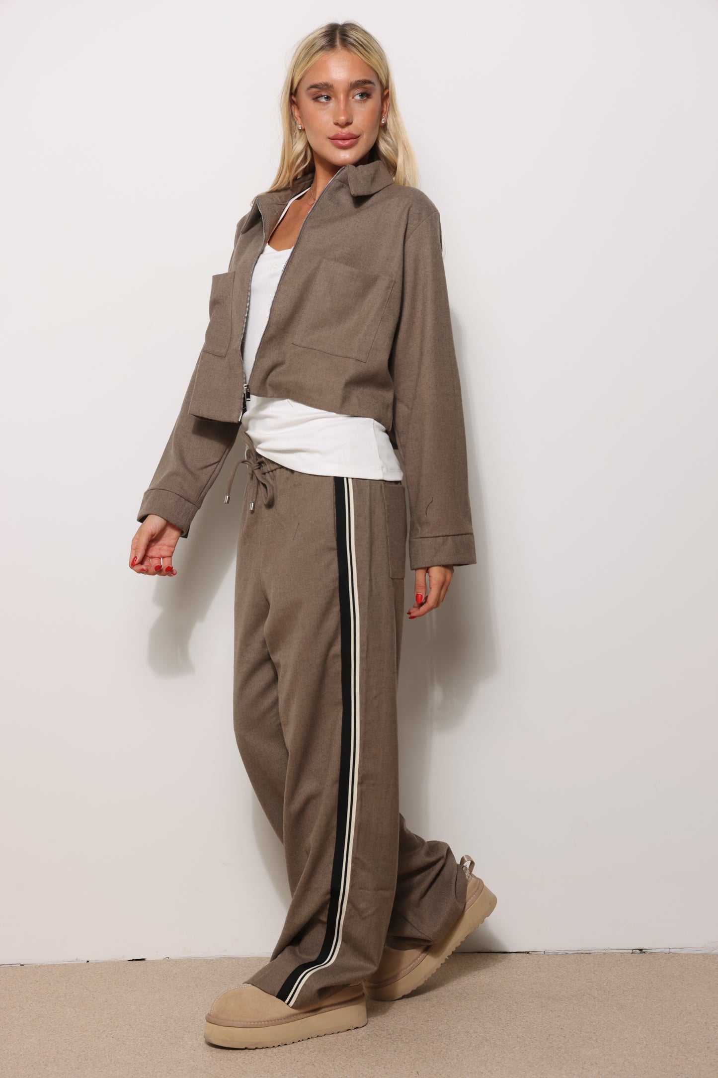 חליפת צמר רוכסן