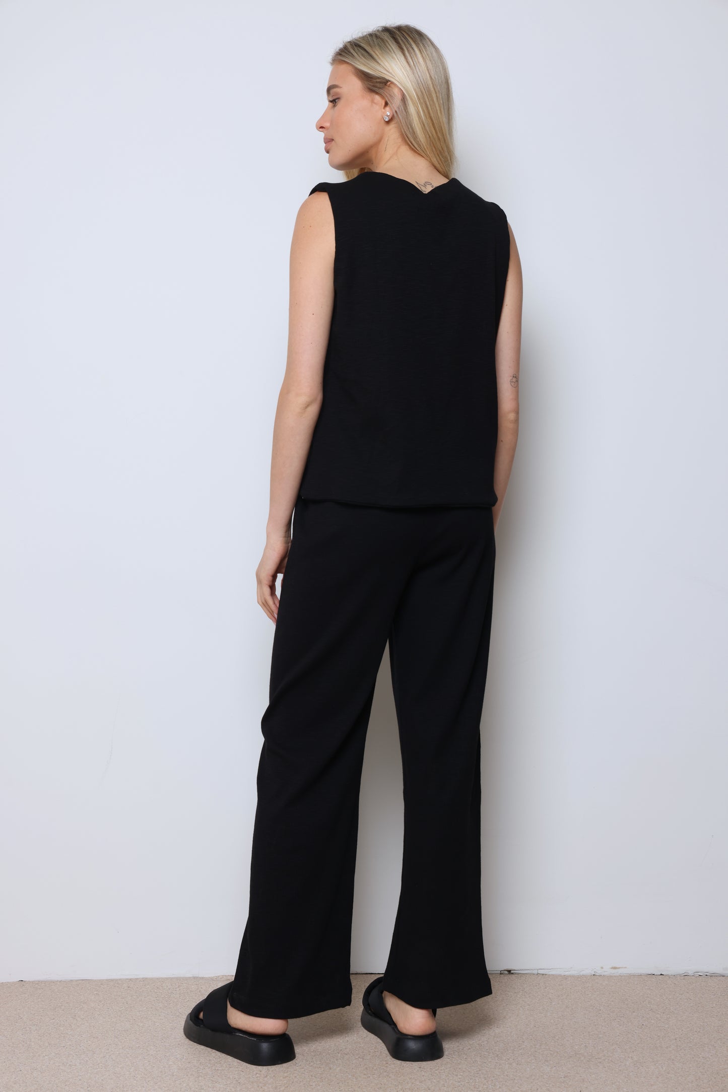 חליפת ווסט ריב פלאם