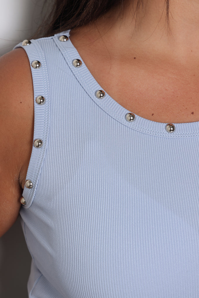 גופיה בשילוב ניטים