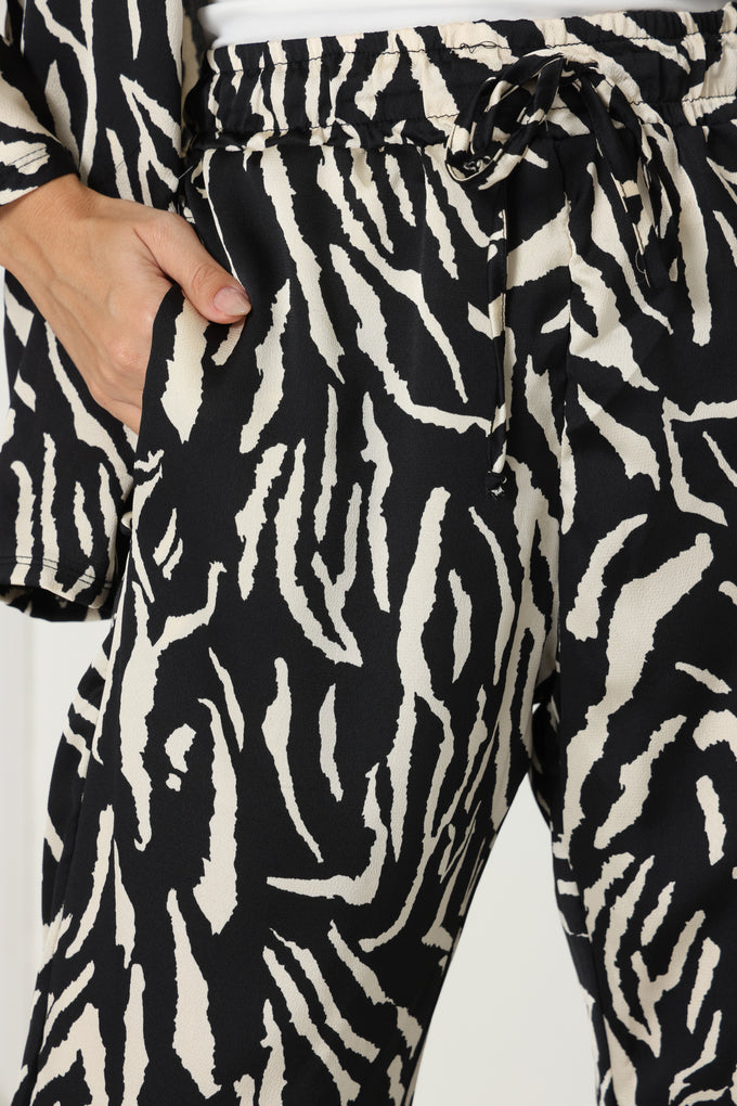 חליפת עליונית סאטן ג'יאנה