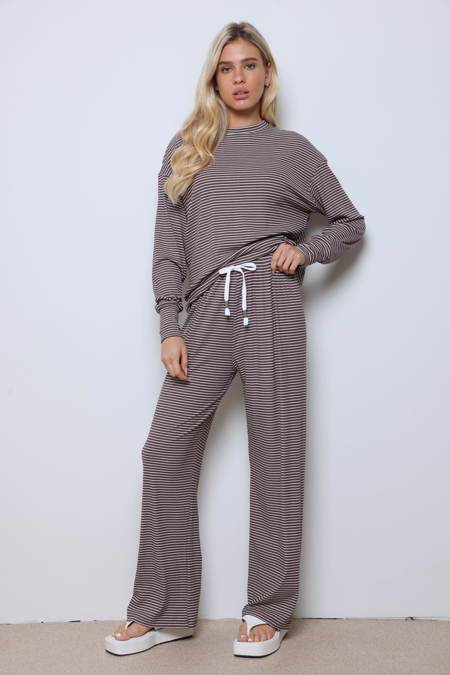 חליפת מנואלה פסים כפפה