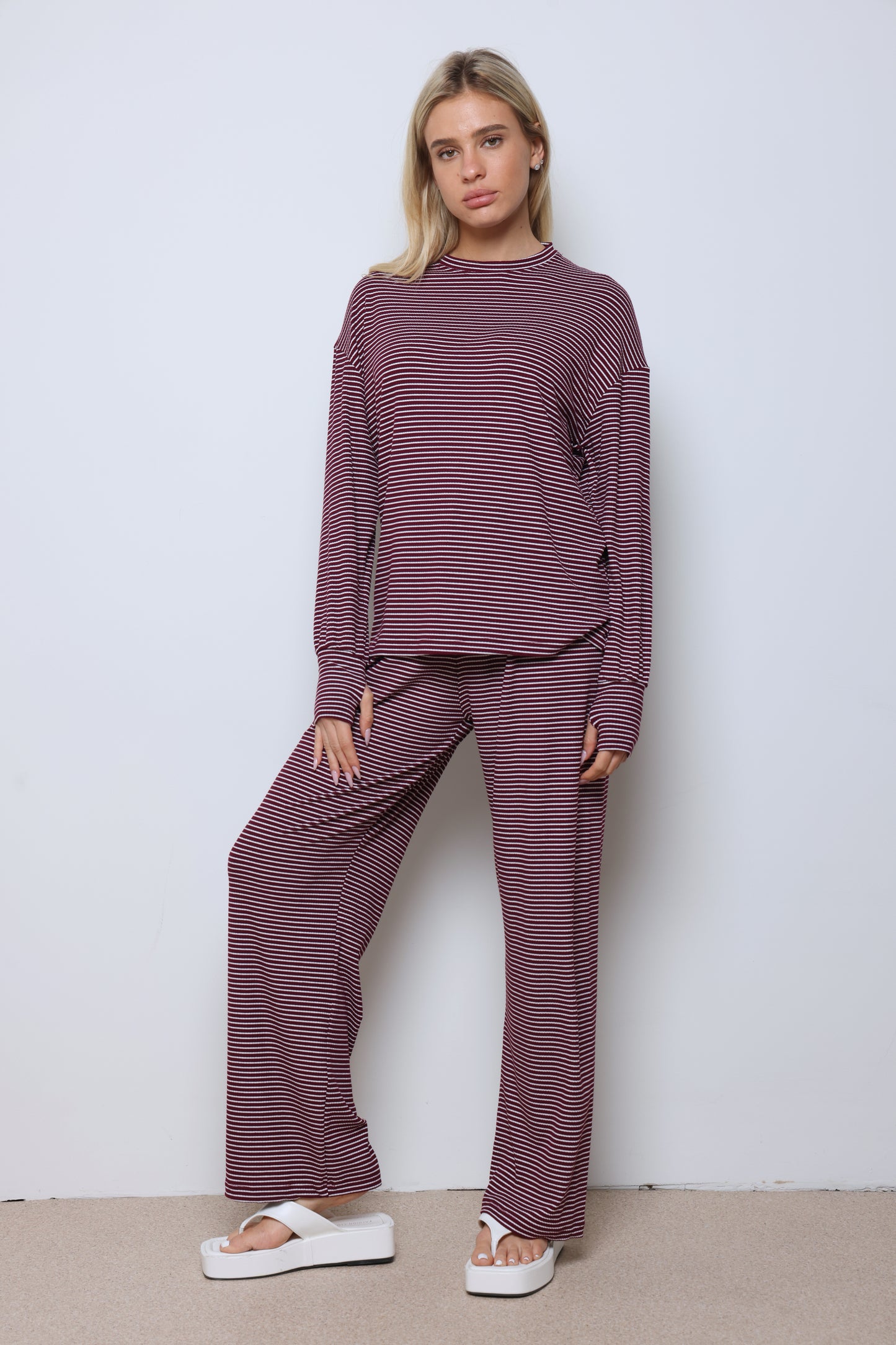 חליפת מנואלה פסים כפפה