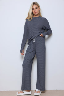 חליפת מנואלה פסים כפפה