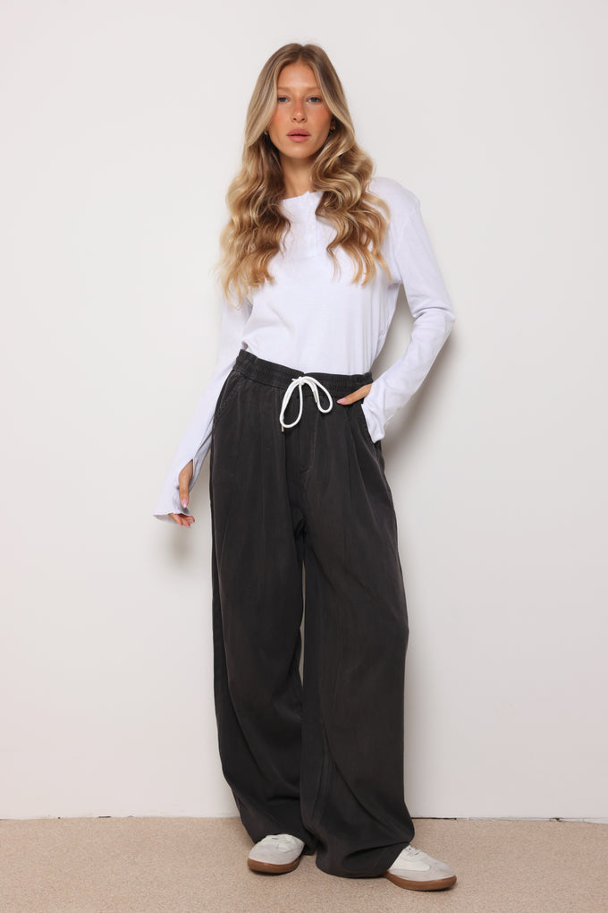 מכנסי ג'ינס פנסיים