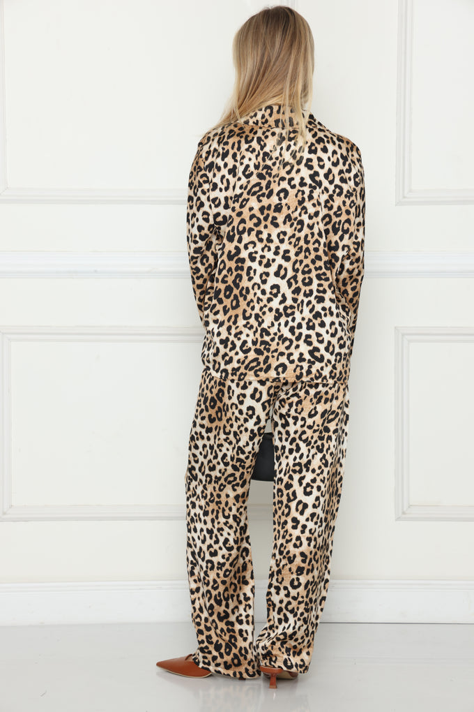 חליפות קשירות סאטן טייגר