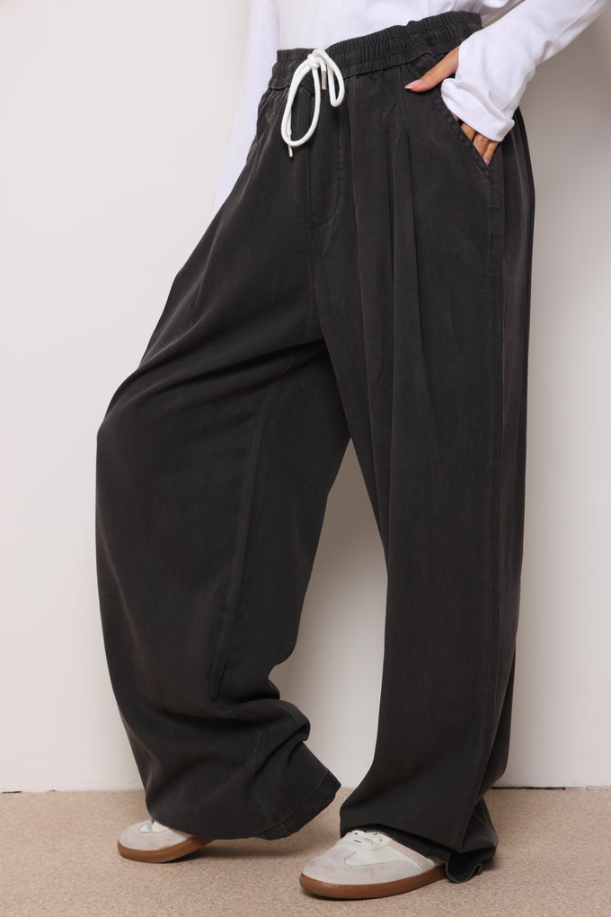 מכנסי ג'ינס פנסיים