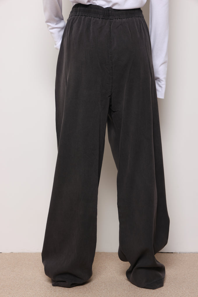 מכנסי ג'ינס פנסיים