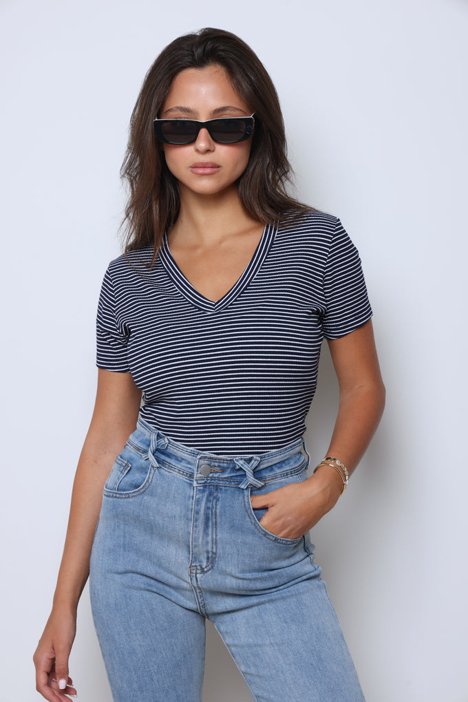 חולצת וי ריב פסים