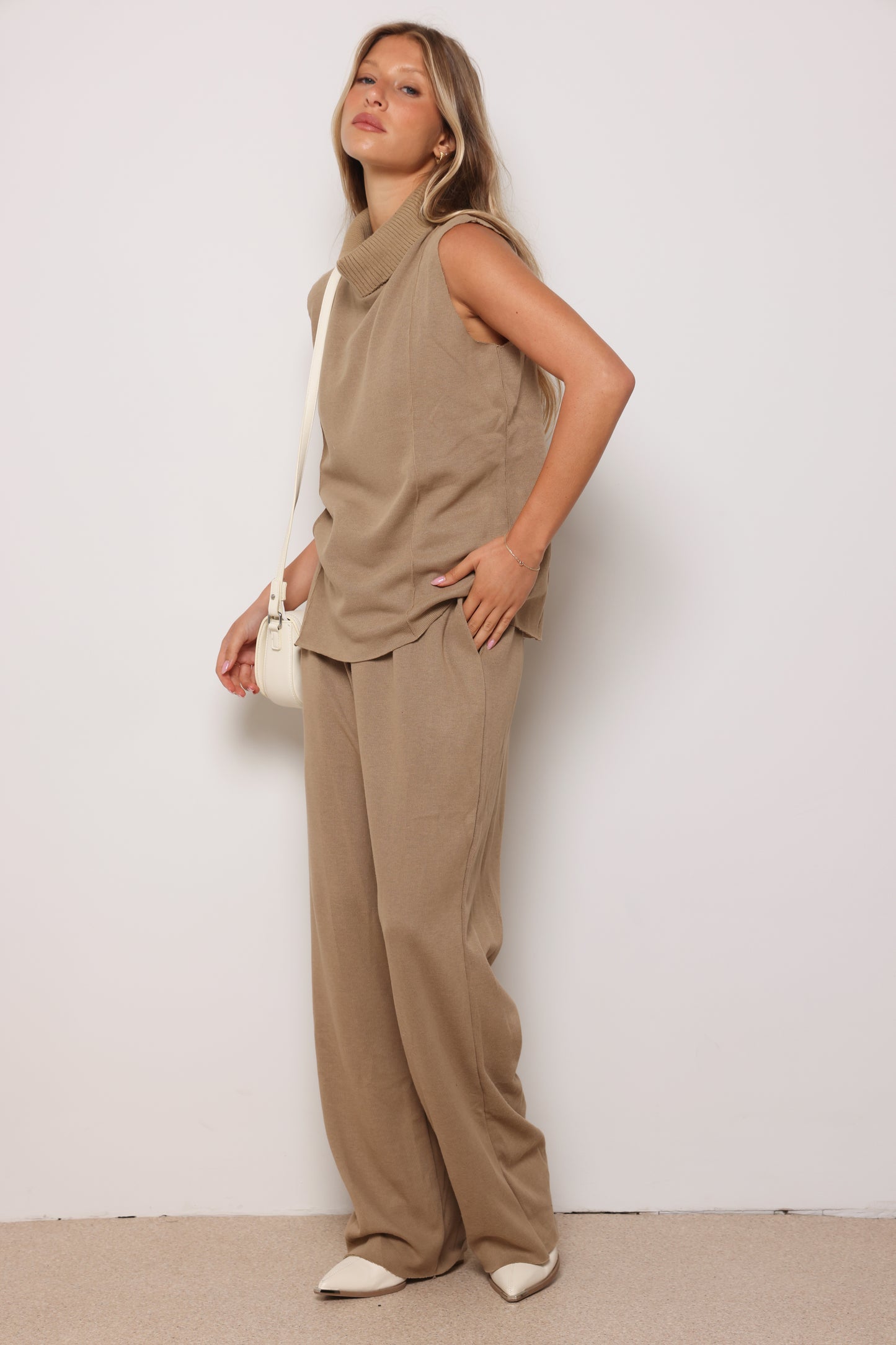 חליפת סריג כרמן