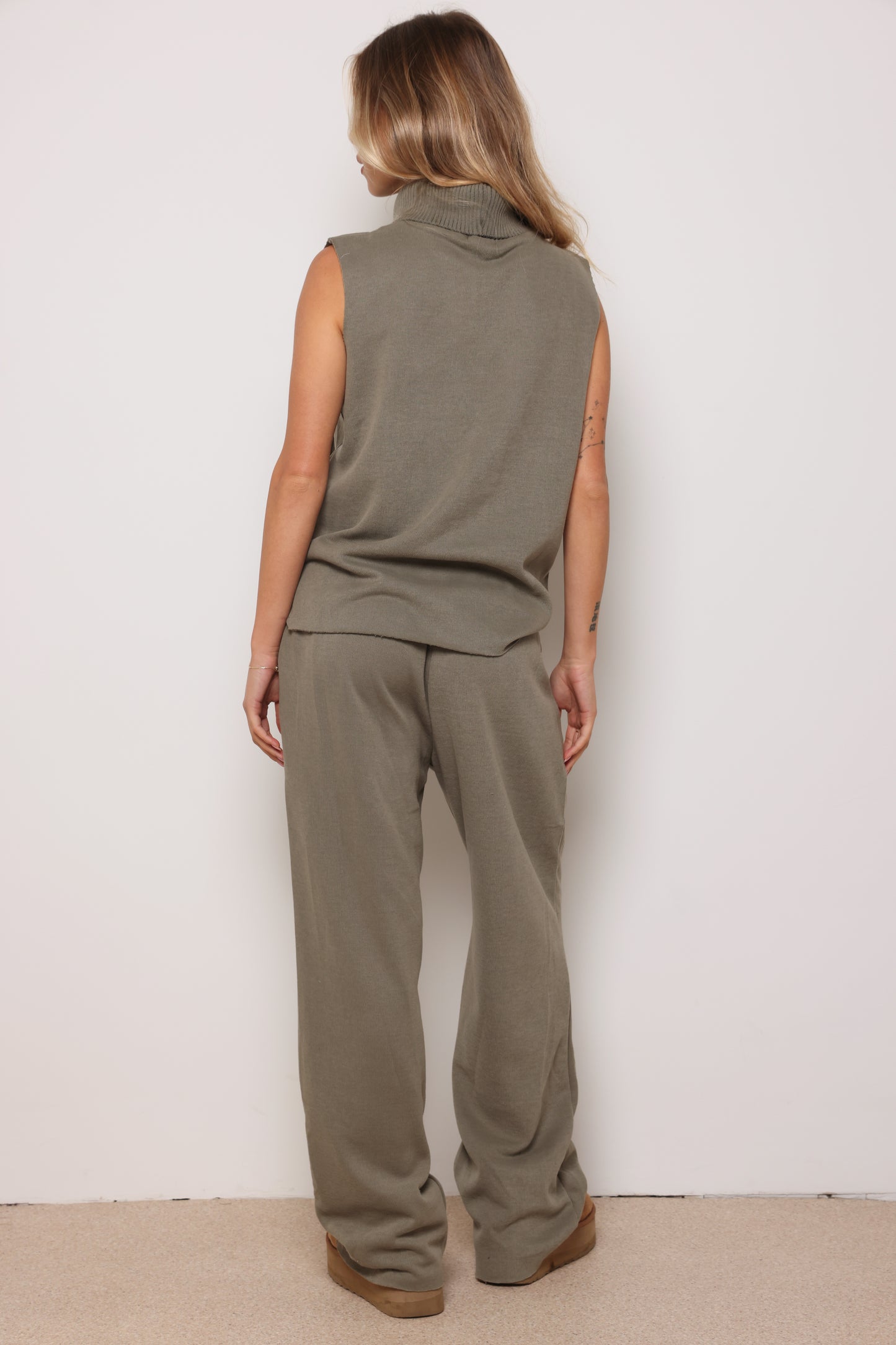 חליפת סריג כרמן