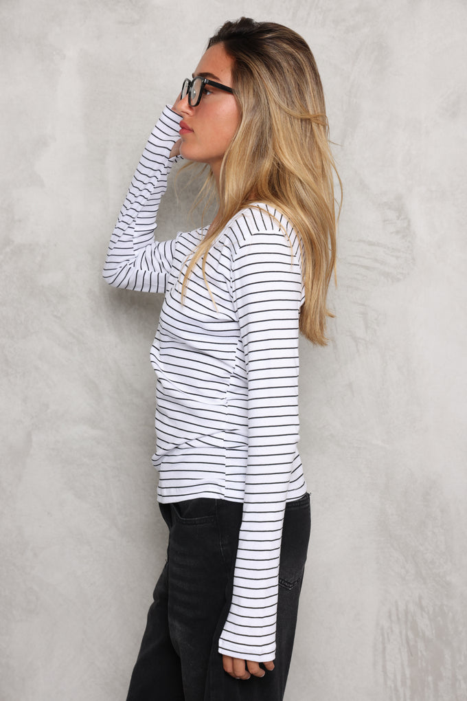 חולצת וי עמוק במגע רך פסים