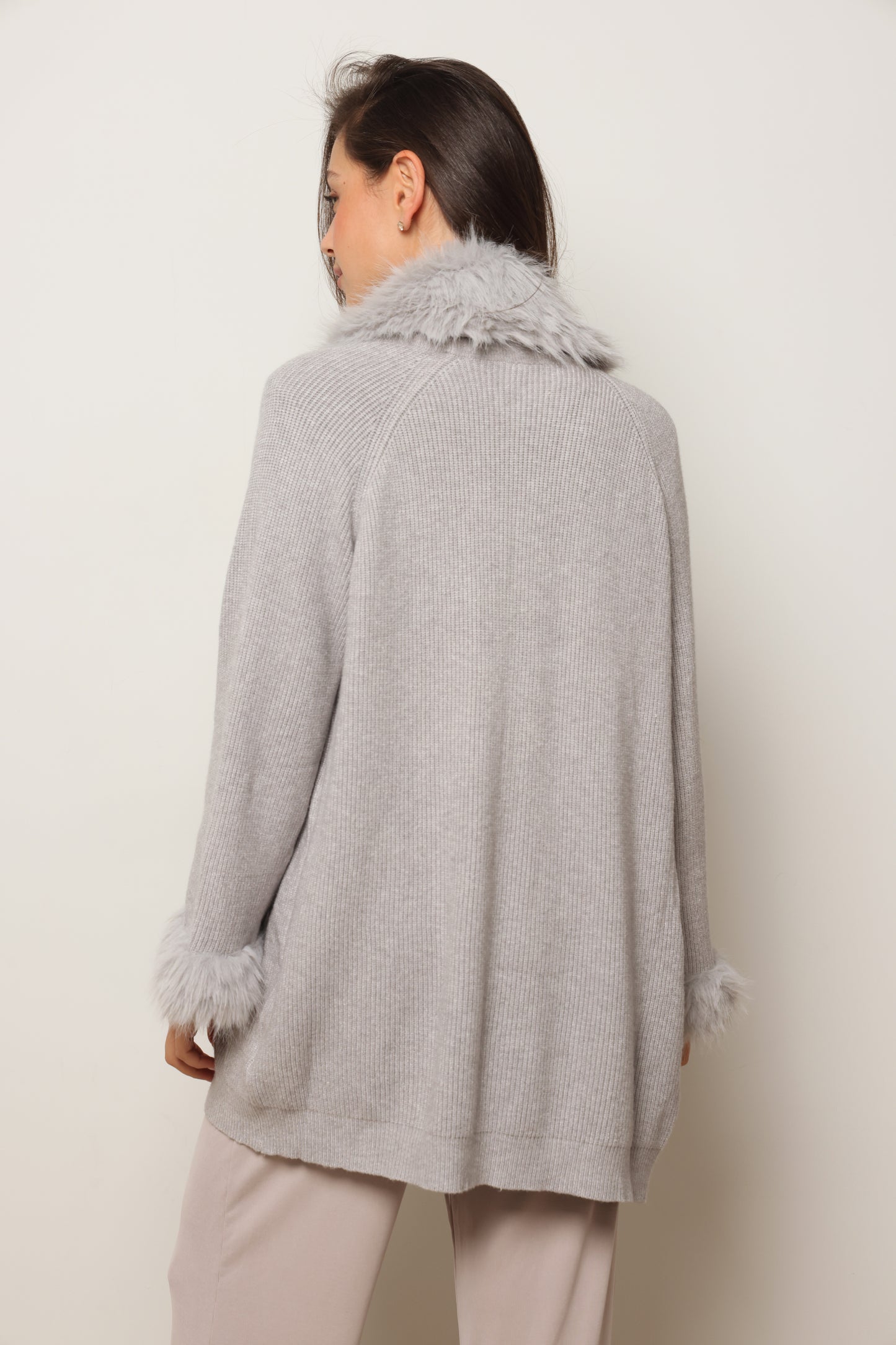 ג'קט סריג בשילוב פרווה