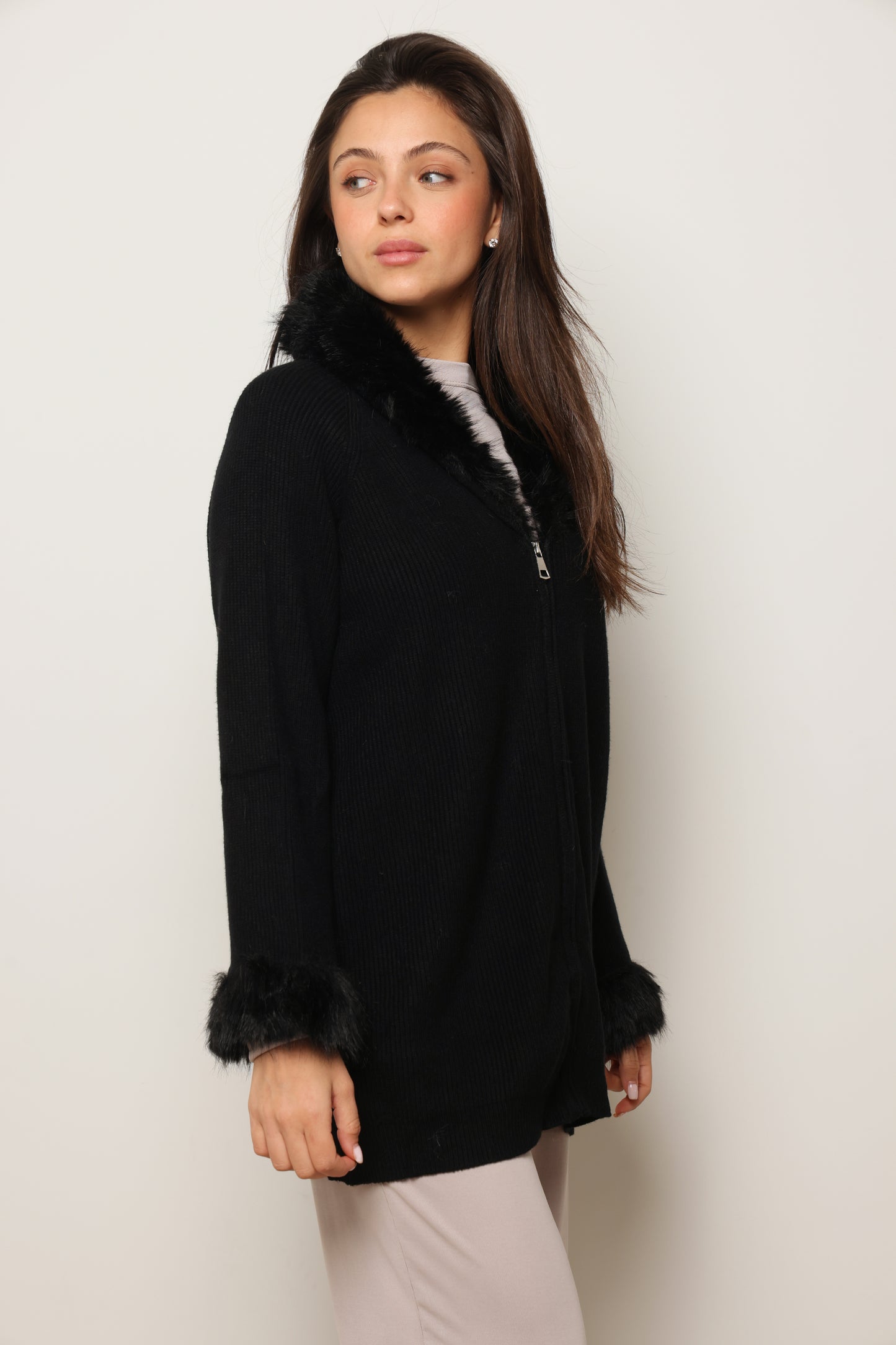 ג'קט סריג בשילוב פרווה