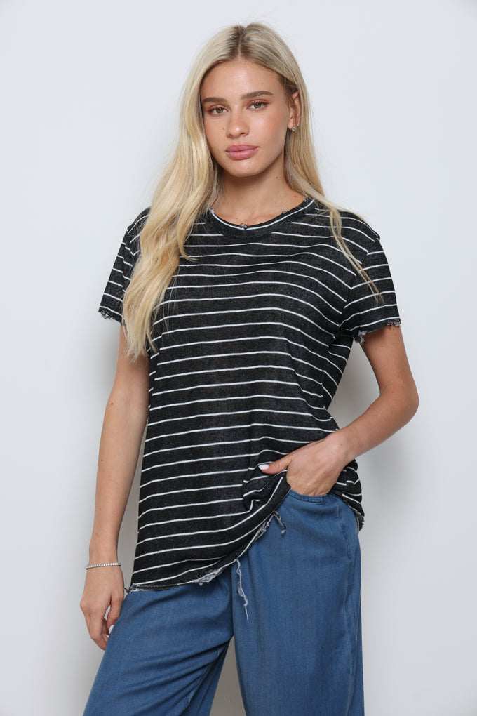 חולצת ניקי פסים גזורה