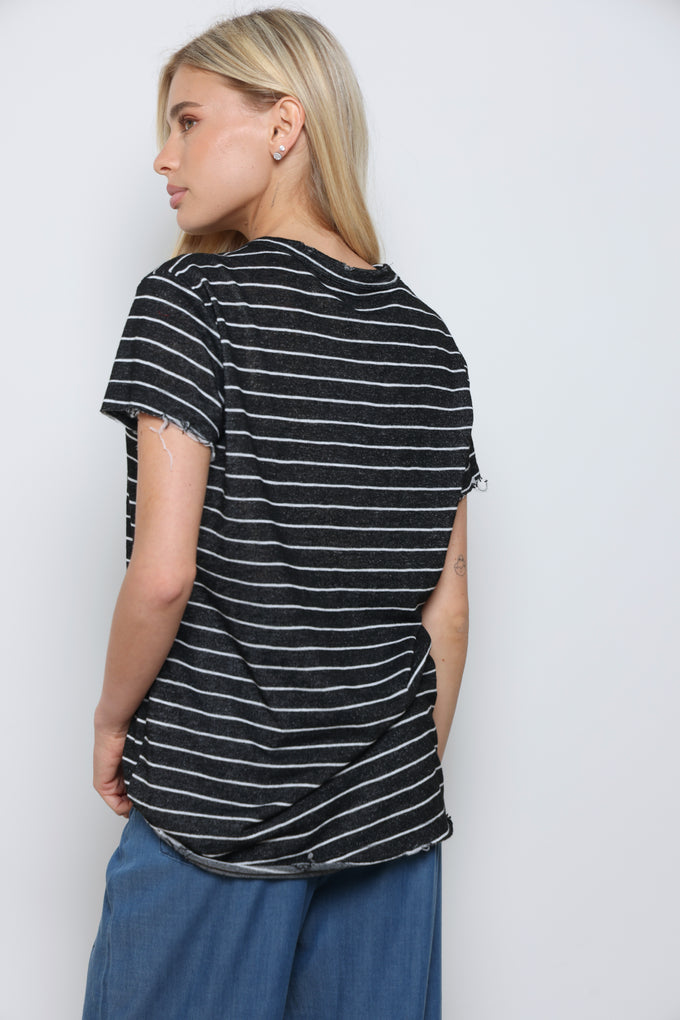 חולצת ניקי פסים גזורה