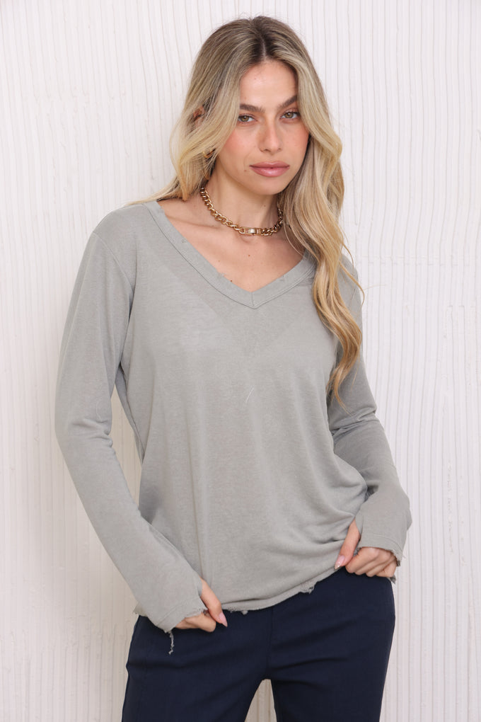 חולצת וי סלאב קרעים כפפה