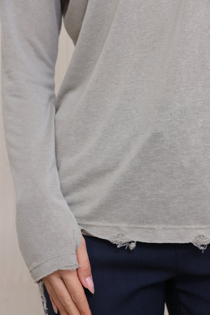 חולצת וי סלאב קרעים כפפה